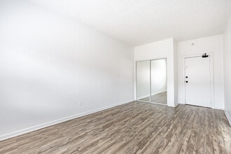 Wilton Way Apartments in Los Angeles, CA - Building Photo - Interior Photo