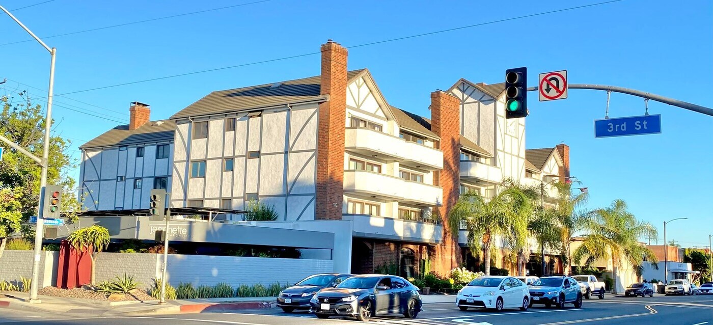 282 Redondo Ave in Long Beach, CA - Building Photo