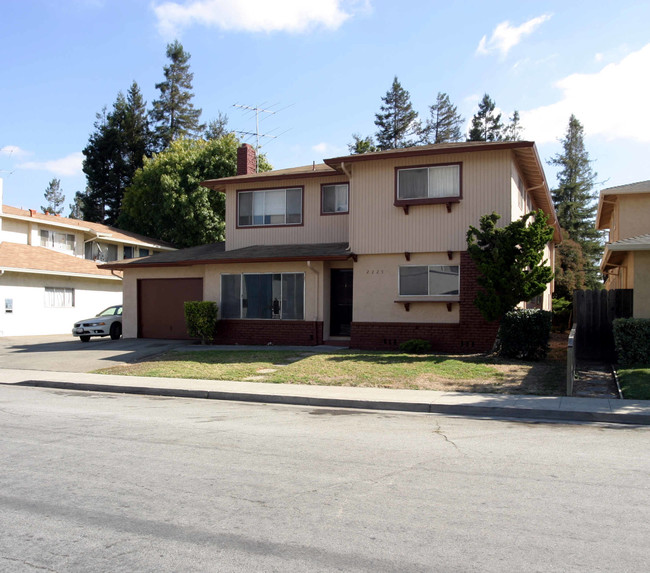 2225 Deborah Dr in Santa Clara, CA - Foto de edificio - Building Photo