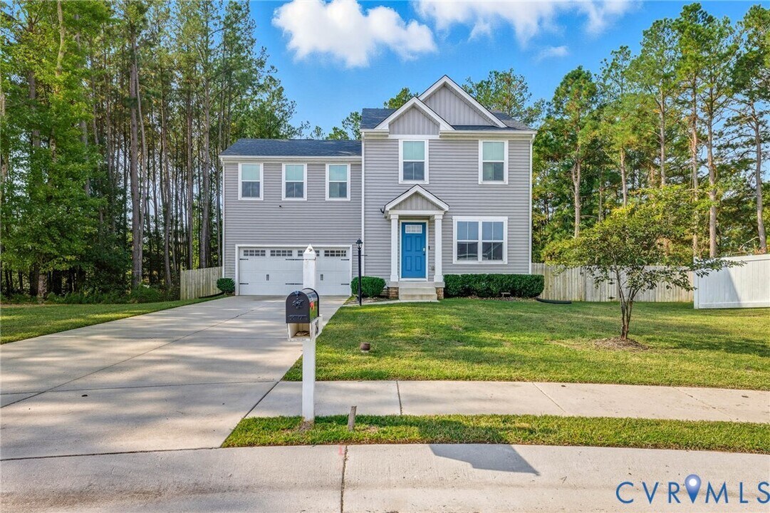 261 Chanticleer Dr in Petersburg, VA - Building Photo