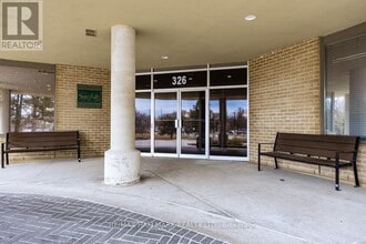 326 Major Mackenzie Dr E in Richmond Hill, ON - Building Photo - Building Photo