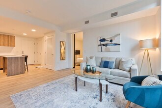 60 Kilmarnock St, Unit FL3-ID1039261P in Boston, MA - Foto de edificio - Building Photo