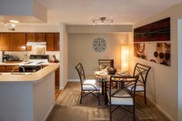 Greenhouse dining room kitchen.jpg - Spring House On the Park Apartments in Lexington, Kentucky