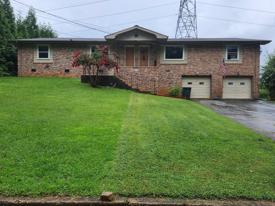 3903 Kingsbridge Rd in Chattanooga, TN - Building Photo