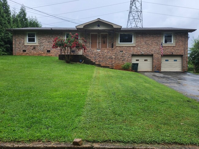property at 3903 Kingsbridge Rd