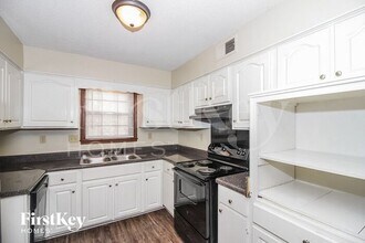 4965 Gardenwood Dr in Memphis, TN - Building Photo - Building Photo