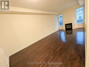 113 Lochnaw Private in Ottawa, ON - Building Photo - Building Photo