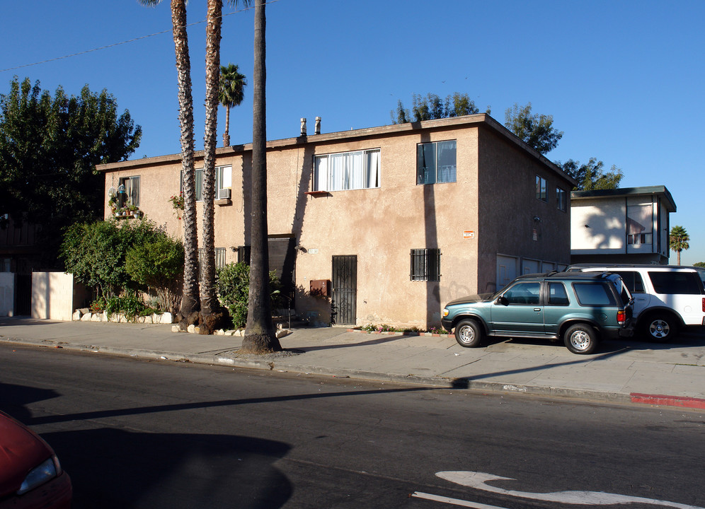 1223 S Flower St in Inglewood, CA - Building Photo