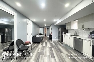 7560 Doverwood Dr in Mississauga, ON - Building Photo - Building Photo