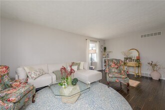 2914 Burnham Jump Dr in Cuyahoga Falls, OH - Building Photo - Building Photo