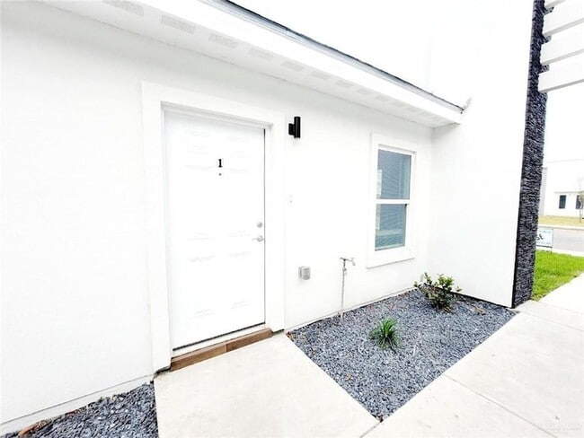 3409 Fuerte Ave, Unit 1 in McAllen, TX - Foto de edificio - Building Photo