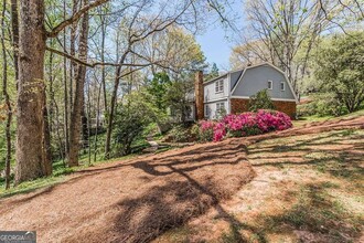 355 Westerhall Ct in Atlanta, GA - Building Photo - Building Photo