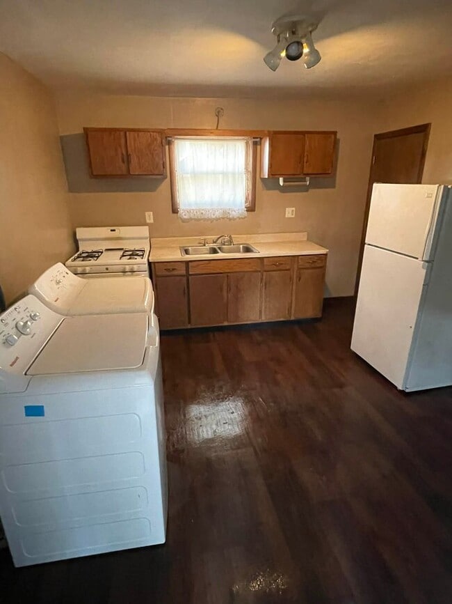 property at 1104 Anderson Ave