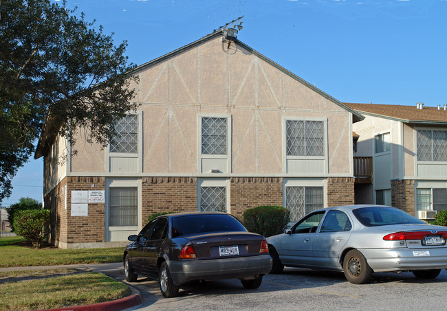 Gulfway Manor in Corpus Christi, TX - Building Photo - Building Photo