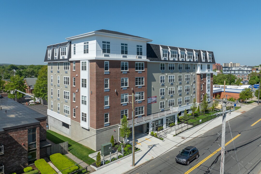 Billings Court in Quincy, MA - Foto de edificio