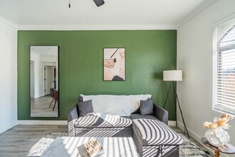 2155 S 55th St in Tempe, AZ - Foto de edificio - Building Photo