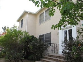 437-441 San Vicente Blvd in Santa Monica, CA - Building Photo - Building Photo