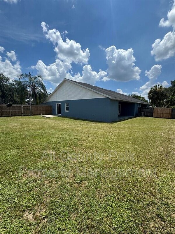 1490 E Clower St in Bartow, FL - Building Photo - Building Photo