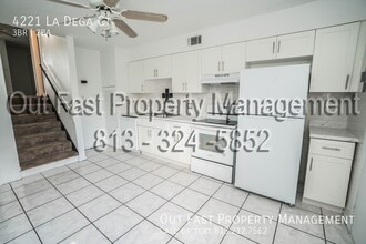 4221 La Dega Ct in Tampa, FL - Building Photo - Building Photo