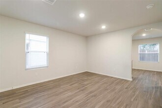 2413 Carp Dr in Conroe, TX - Building Photo - Building Photo