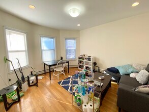 143 Hillside St, Unit 3 in Boston, MA - Foto de edificio - Building Photo