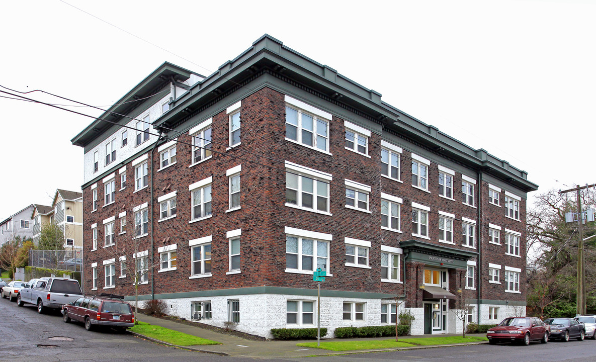 Spruce Park Apartments in Seattle, WA - Building Photo