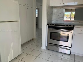 2859 Leonard Dr in Aventura, FL - Building Photo - Building Photo