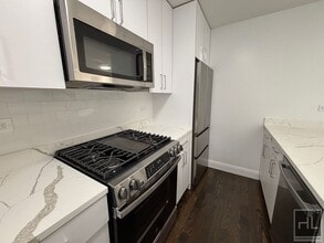 East 82nd Street in New York, NY - Building Photo - Building Photo
