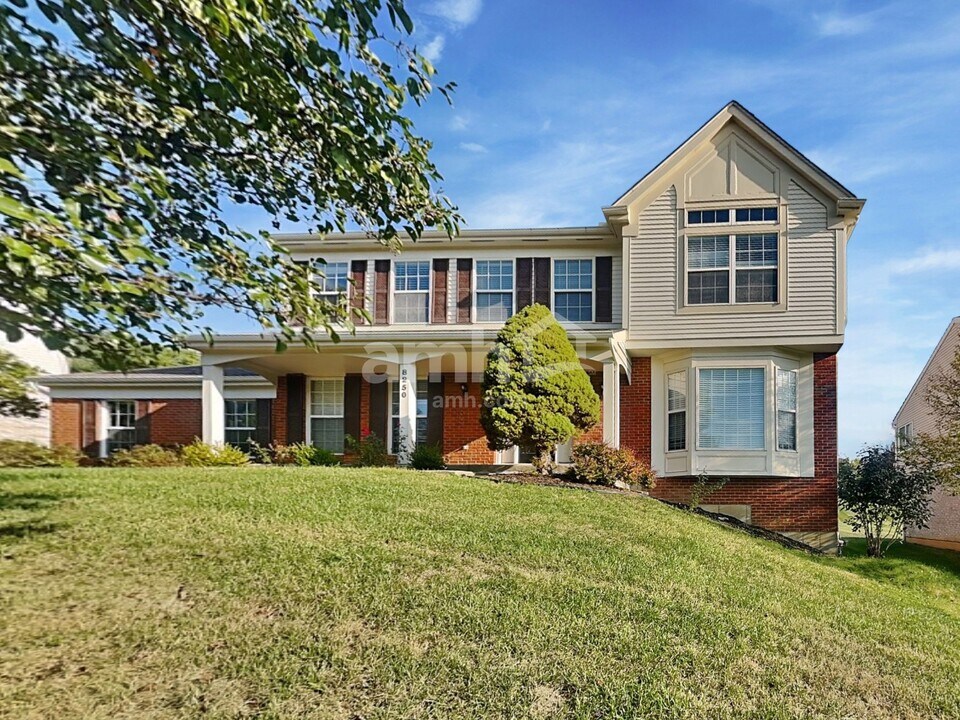 8250 Pine Knoll Ct in Florence, KY - Building Photo