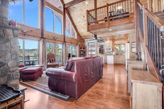 219 Hartland Rd in Lyle, WA - Building Photo - Building Photo