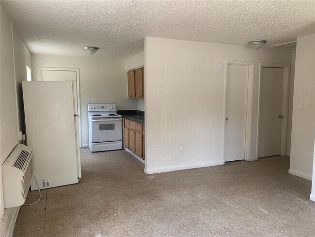 400 Terry St in Wildwood, FL - Building Photo - Building Photo