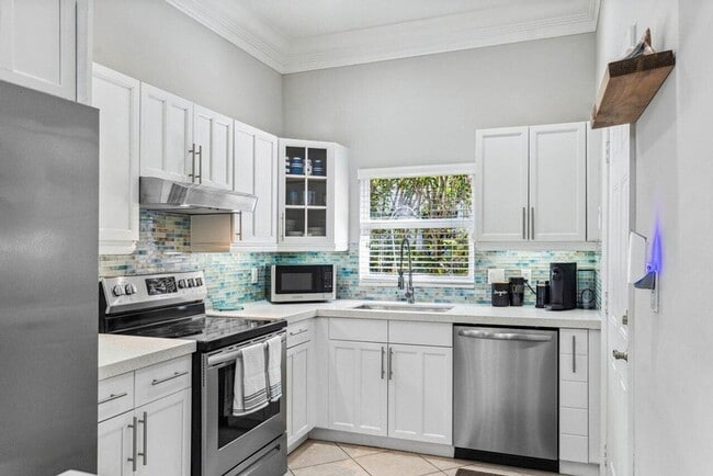 property at 625 NE 7th Ave