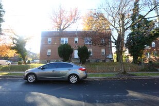 2817 Q St SE in Washington, DC - Building Photo