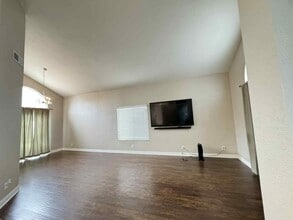 30016 Jon Christian Pl in Temecula, CA - Building Photo - Building Photo