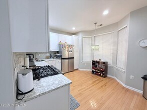 35 Surrey Ln in Flemington, NJ - Building Photo - Building Photo