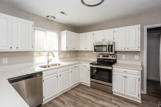 9501 Vera Jones Ln in Charlotte, NC - Foto de edificio - Building Photo