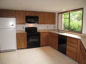 14205 SE 50th St in Bellevue, WA - Building Photo - Building Photo