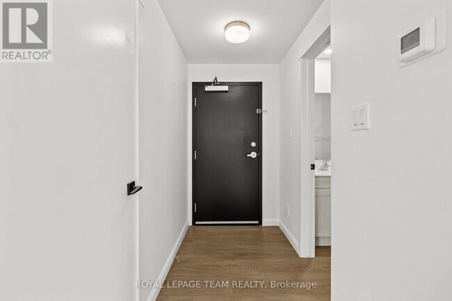 506-506 Gladstone Ave in Ottawa, ON - Building Photo - Building Photo