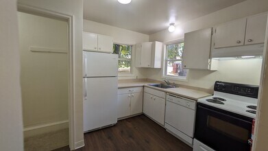 980 NE C St in Pullman, WA - Foto de edificio - Building Photo