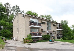 15098-15106 Yonge St in Aurora, ON - Building Photo
