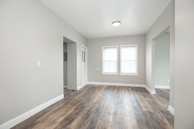6818 Lorain Ave in Cleveland, OH - Foto de edificio - Building Photo
