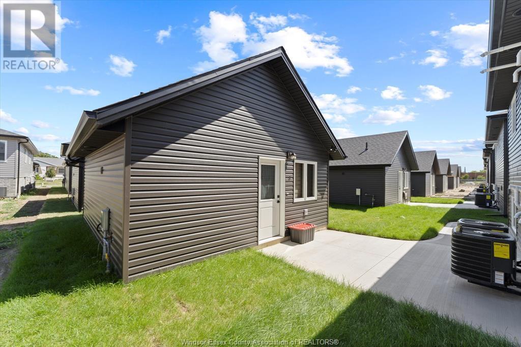 1852 Chandler Rd in Windsor, ON - Building Photo