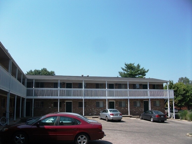 Stadium View II in Bloomington, IN - Building Photo