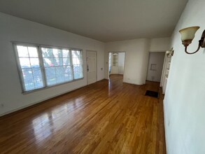 141 1/2 Sweetzer Ave, Unit 141 1'2 in Los Angeles, CA - Foto de edificio - Building Photo