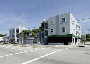 3301 Grand Ave in Miami, FL - Building Photo - Building Photo