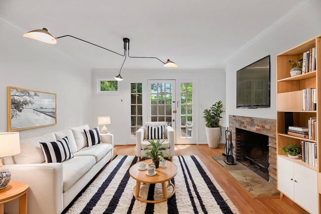 2510 East Pl NW in Washington, DC - Foto de edificio - Building Photo