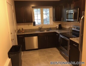 31 Captain Parker Arms in Lexington, MA - Building Photo - Building Photo