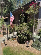 1476 Glenwood Dr in Brookings, OR - Building Photo - Building Photo