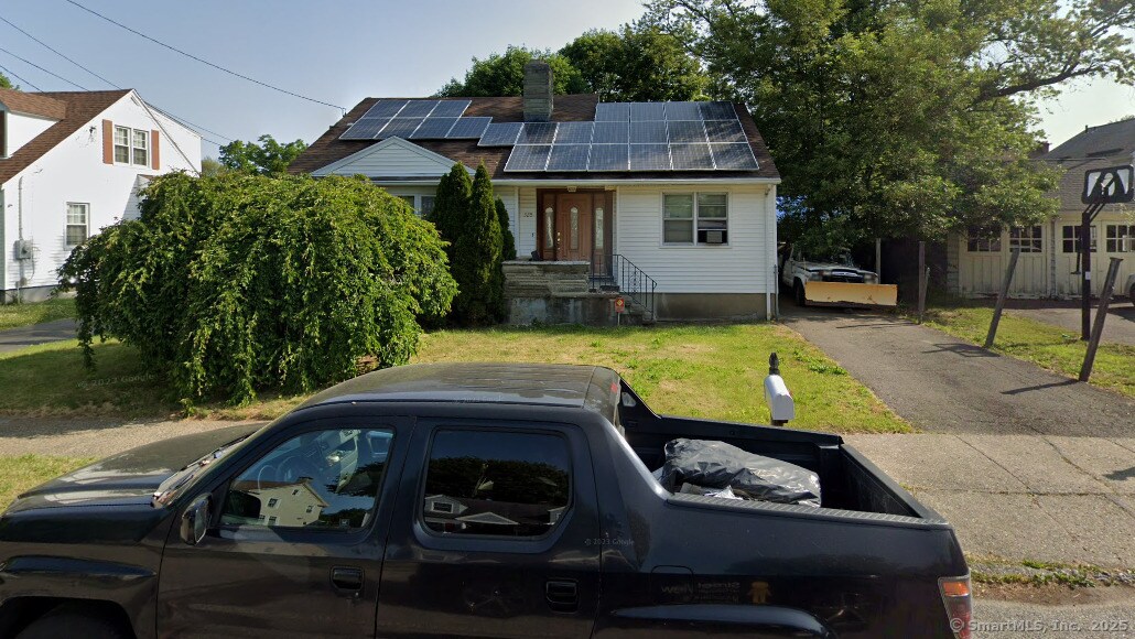 325 Pasadena Pl in Bridgeport, CT - Building Photo