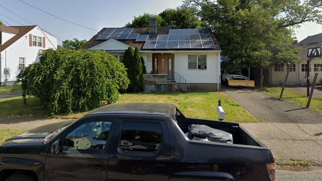 property at 325 Pasadena Pl